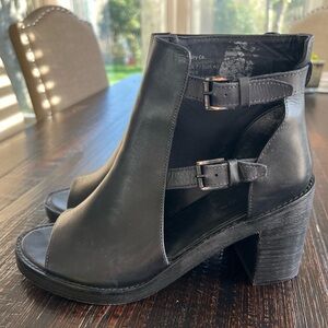 Vintage Foundry Co Laverne Sandal Women's 9 Black Peep Toe Ankle Strap Moto